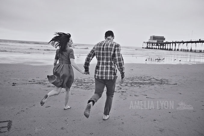 engagementsession_newportbeach_california_pier_amelialyonphotography_015.jpg