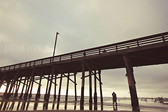 engagementsession_newportbeach_california_pier_amelialyonphotography_016.jpg