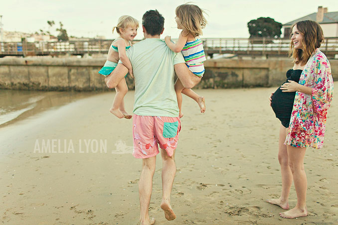 maternityportraits_orangecounty_paddleboard_jill_amelialyonphotography_004.jpg