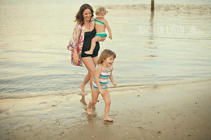 maternityportraits_orangecounty_paddleboard_jill_amelialyonphotography_007.jpg