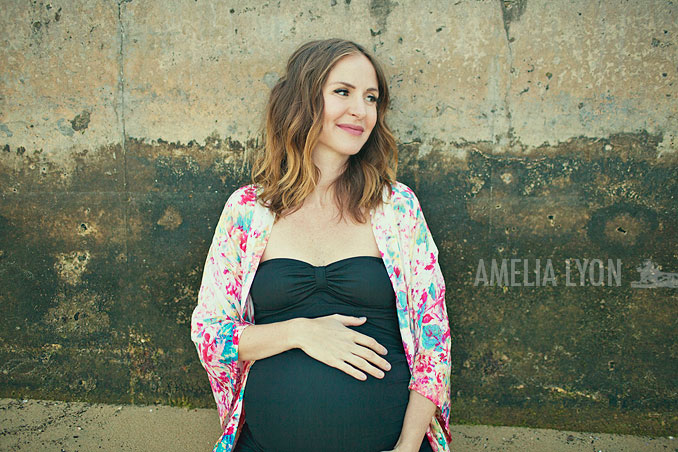 maternityportraits_orangecounty_paddleboard_jill_amelialyonphotography_008.jpg