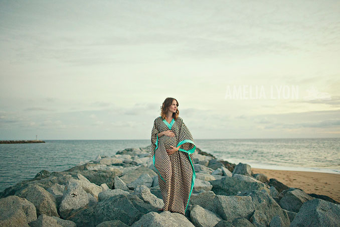 maternityportraits_orangecounty_paddleboard_jill_amelialyonphotography_012.jpg