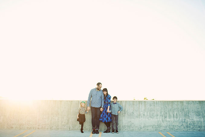 sloan_family_portraits_parkinggarage_amelialyonphotography_orangecounty003.jpg