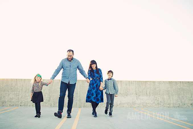 sloan_family_portraits_parkinggarage_amelialyonphotography_orangecounty004.jpg