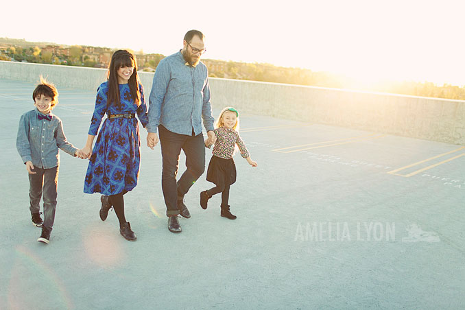 sloan_family_portraits_parkinggarage_amelialyonphotography_orangecounty007.jpg