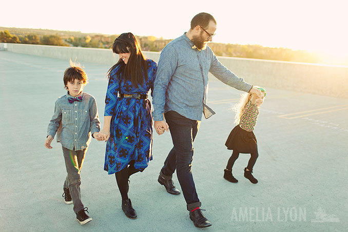 sloan_family_portraits_parkinggarage_amelialyonphotography_orangecounty008.jpg